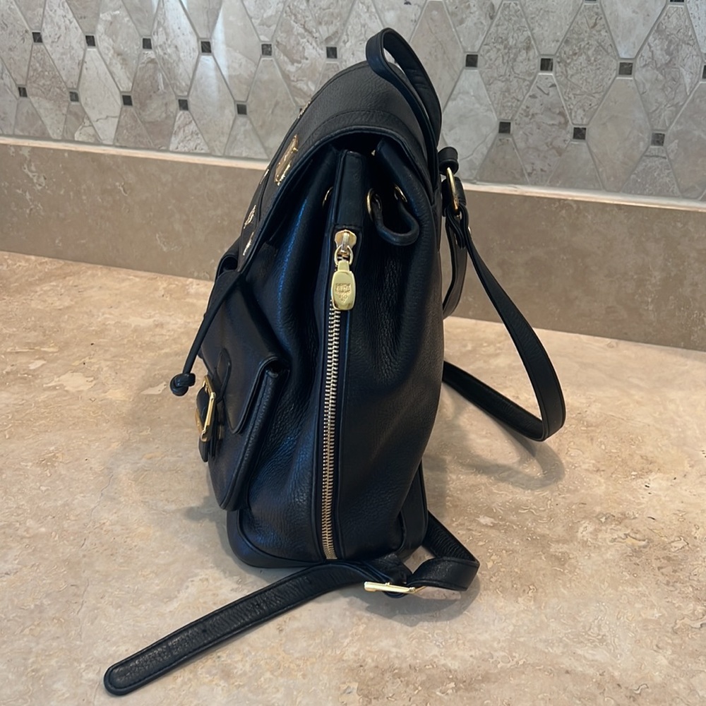 Beautiful MCM leather Backpack - Picture 4 of 16